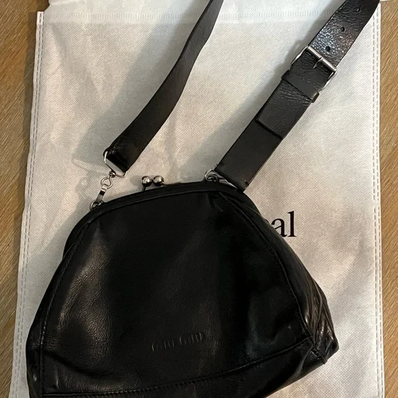 Miu Miu Black Leather Kisslock Purse - Picture 3 of 8